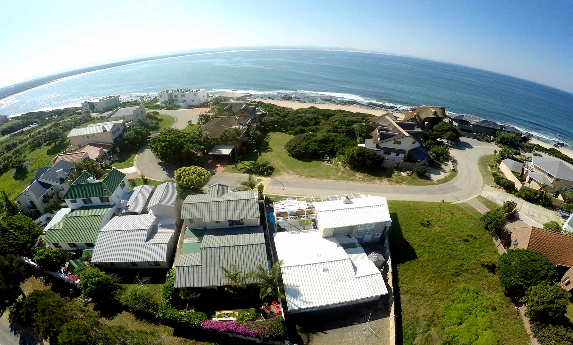jeffrey's bay holiday accommodation on the beach