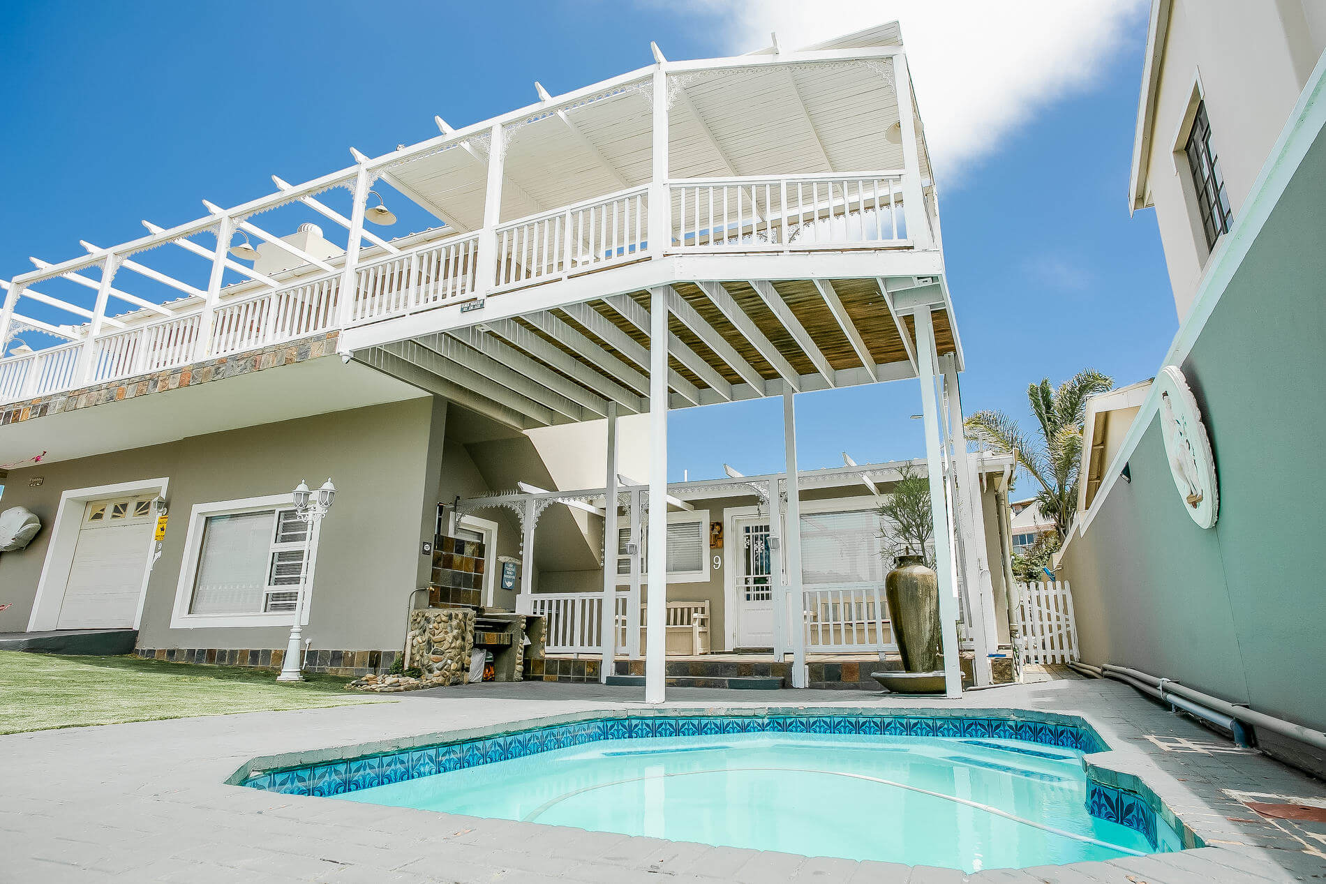 Jeffery's Bay Accommodation on the beach with pool